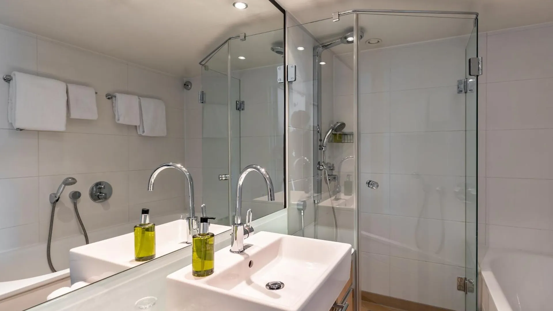 Hotel Kd Hotelship Duesseldorf Messe South